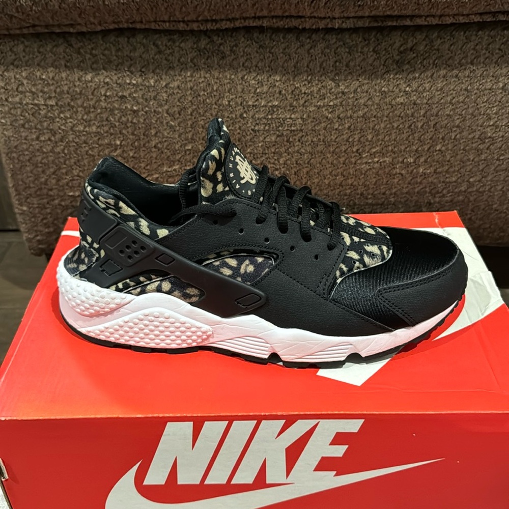 NIKE HUARACHE RUN